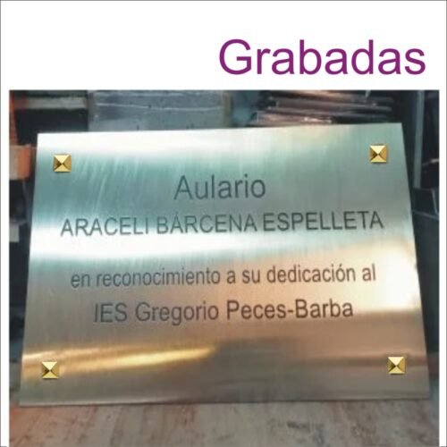 Placas Grabadas de Latón con los textos pintados y el fondo pulido
